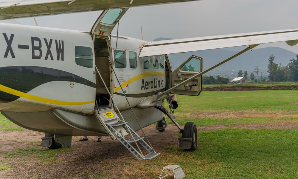 6 Days Luxury Uganda Flying Safari Tour
